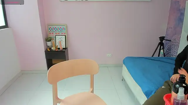 lauren rios7 online show from October 4, 2025, 1:56 pm