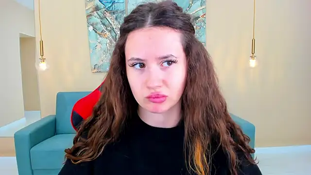 milaleoneli online show from March 12, 2025, 12:47 pm