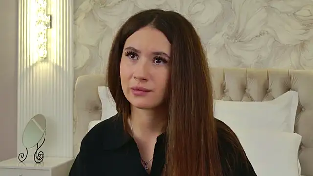 milaleoneli online show from September 21, 2025, 2:55 pm