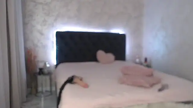 Snapshot of queenzoora chatting on February 10, 2025, 6:56 pm queenzoora online show from February 10, 2025, 6:56 pm