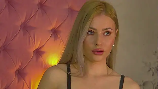 MisshaNight online show from April 9, 2026, 4:14 am