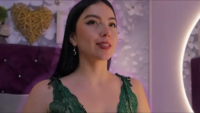 mia greeco online show from December 6, 2024, 3:06 pm