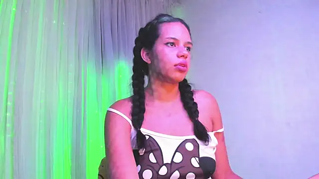 Snapshot of IvyLayla_ chatting on March 6, 2025, 3:35 am IvyLayla online show from March 6, 2025, 3:35 am