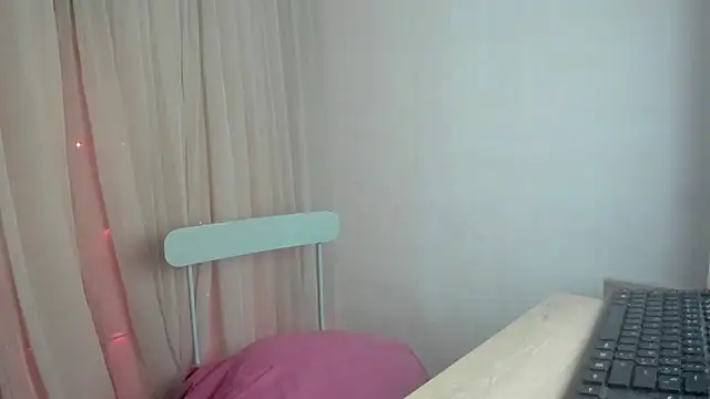 Snapshot of IvyLayla_ chatting on January 2, 2025, 10:11 pm IvyLayla online show from January 2, 2025, 10:11 pm