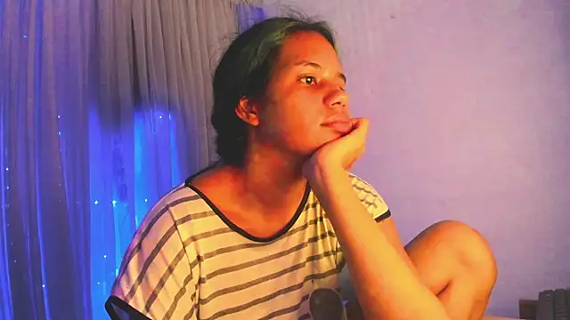 Snapshot of IvyLayla_ chatting on March 8, 2025, 12:00 am IvyLayla online show from March 8, 2025, 12:00 am