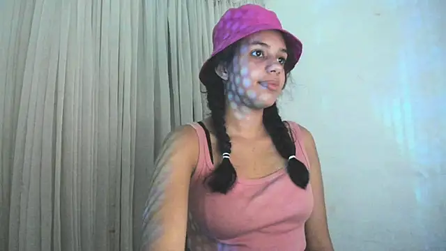 Snapshot of IvyLayla_ chatting on March 7, 2025, 2:04 am IvyLayla online show from March 7, 2025, 2:04 am
