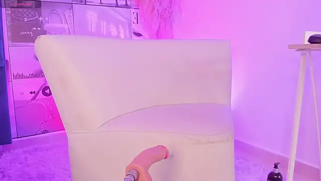 Snapshot of MiaCavallii_ chatting on October 24, 2025, 4:22 am MiaCavallii  online show from October 24, 2025, 4:22 am