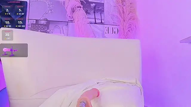 Snapshot of MiaCavallii_ chatting on October 30, 2025, 3:05 am MiaCavallii  online show from October 30, 2025, 3:05 am