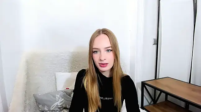 Snapshot of LilaGold chatting on December 6, 2024, 7:39 pm LilaGold online show from December 6, 2024, 7:39 pm