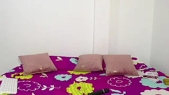 Lara Jean01 online show from January 3, 2025, 6:44 am