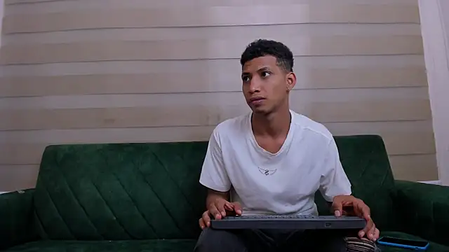 Snapshot of hard_guysbb chatting on October 4, 2025, 6:37 am hard guysbb online show from October 4, 2025, 6:37 am