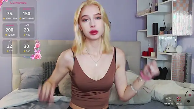 Snapshot of White_Lioness chatting on October 14, 2025, 3:45 pm White Lioness online show from October 14, 2025, 3:45 pm