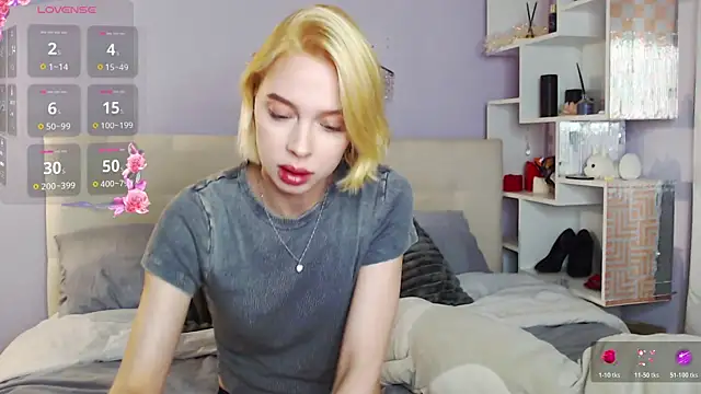 Snapshot of White_Lioness chatting on October 21, 2025, 3:11 pm White Lioness online show from October 21, 2025, 3:11 pm