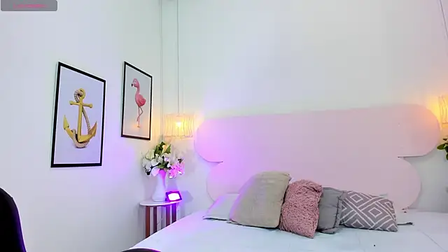 Snapshot of naomiii__ chatting on September 27, 2025, 12:00 pm naomiii   online show from September 27, 2025, 12:00 pm