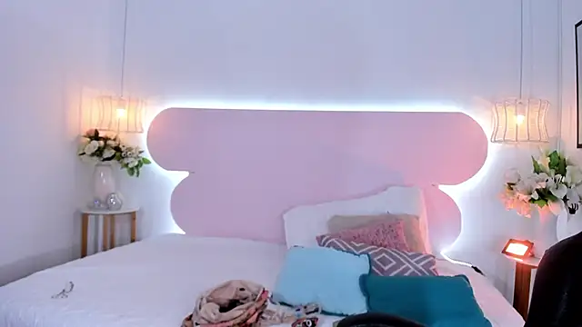 Snapshot of naomiii__ chatting on October 1, 2025, 11:47 am naomiii   online show from October 1, 2025, 11:47 am