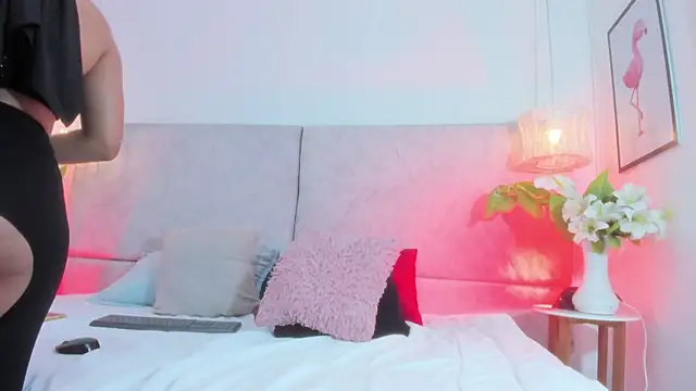 naomiii   online show from March 23, 2026, 11:43 am