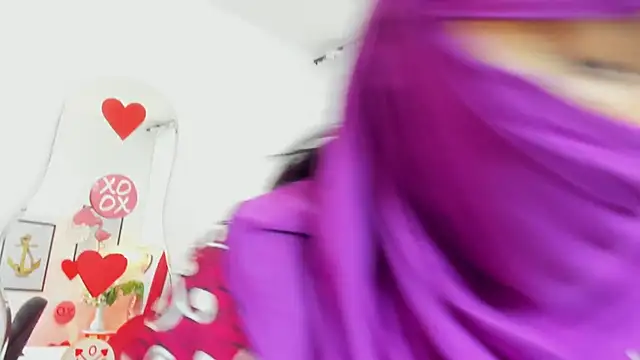 naomiii   online show from February 17, 2026, 11:51 am