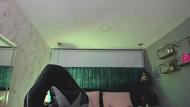 Snapshot of MAGIC_SOFI chatting on October 16, 2025, 7:44 pm MAGIC SOFI online show from October 16, 2025, 7:44 pm