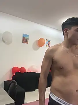 LCarreraa online show from April 19, 2026, 1:17 am