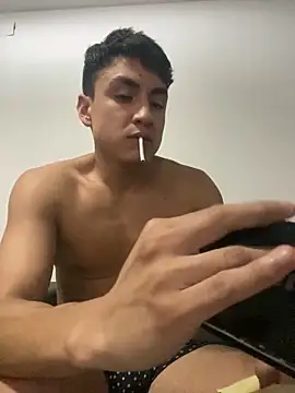 LCarreraa online show from January 21, 2025, 11:24 pm