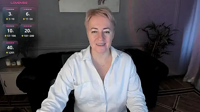 Nika Smit online show from November 14, 2025, 10:08 am