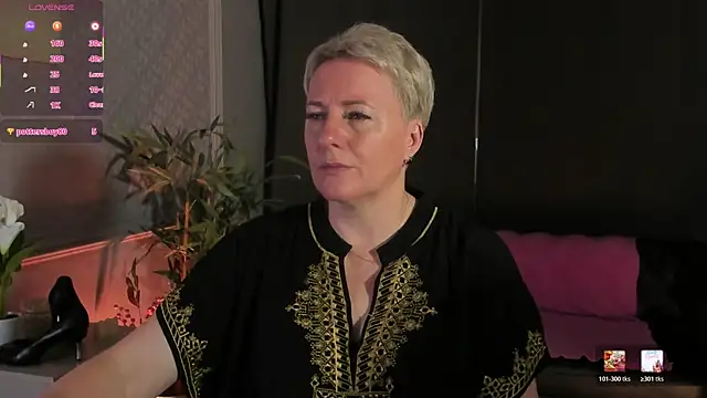 Nika Smit online show from June 28, 2026, 5:14 am