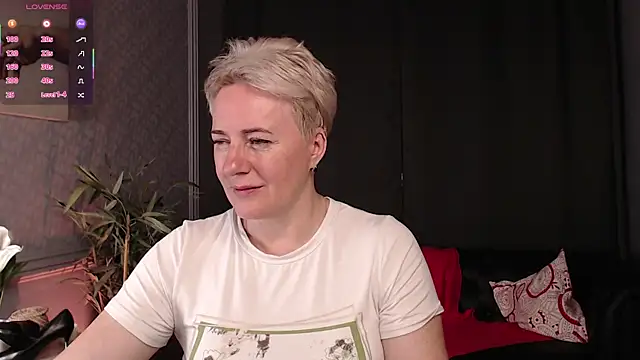 Nika Smit online show from July 10, 2026, 8:14 am