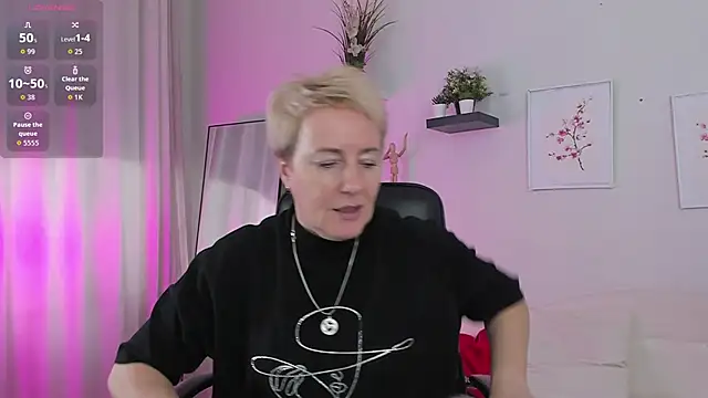 Snapshot of Nika_Smit chatting on October 10, 2025, 10:16 am Nika Smit online show from October 10, 2025, 10:16 am