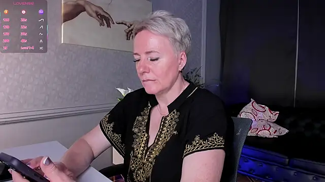 Nika Smit online show from June 26, 2026, 9:04 am