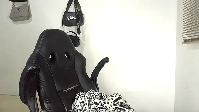 bigcrisblack online show from October 4, 2025, 4:03 am