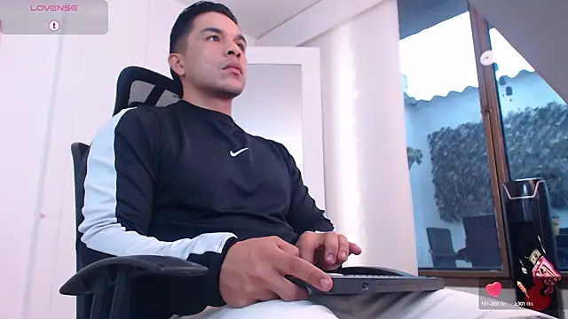 estebandelouis online show from March 13, 2025, 1:29 pm