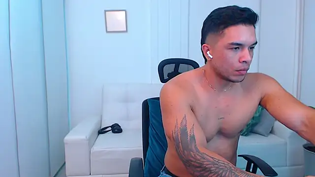 estebandelouis online show from March 5, 2025, 11:16 pm