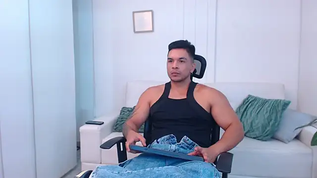 estebandelouis online show from March 4, 2025, 1:38 pm