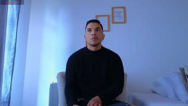 Snapshot of estebandelouis chatting on February 23, 2026, 1:23 pm estebandelouis online show from February 23, 2026, 1:23 pm