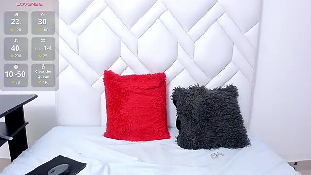 Analia18  online show from November 4, 2025, 1:26 pm