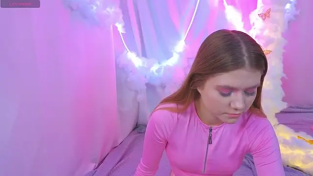 AlisiaSpinnet  online show from November 4, 2025, 3:38 pm