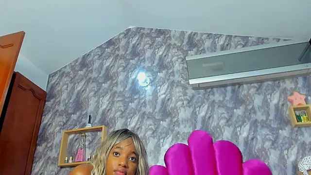 EMMAPARISS online show from March 8, 2025, 12:09 pm