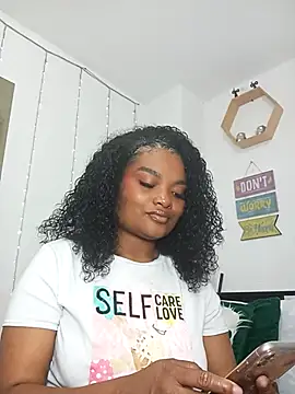 Snapshot of gianna_smith chatting on October 16, 2025, 7:44 pm gianna smith online show from October 16, 2025, 7:44 pm