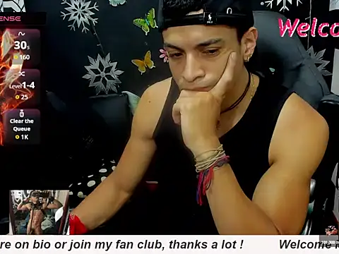 Snapshot of MikeRose94 chatting on October 13, 2025, 7:04 pm MikeRose94 online show from October 13, 2025, 7:04 pm