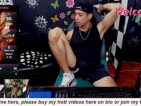 Snapshot of MikeRose94 chatting on October 8, 2025, 6:30 pm MikeRose94 online show from October 8, 2025, 6:30 pm