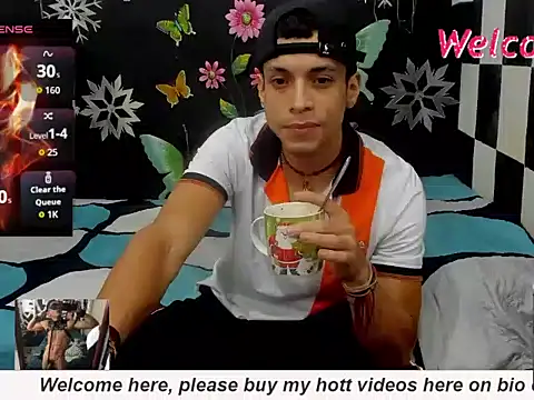 Snapshot of MikeRose94 chatting on October 20, 2025, 10:43 pm MikeRose94 online show from October 20, 2025, 10:43 pm