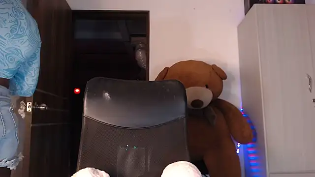 mistressbigcock777 online show from April 1, 2026, 3:41 am