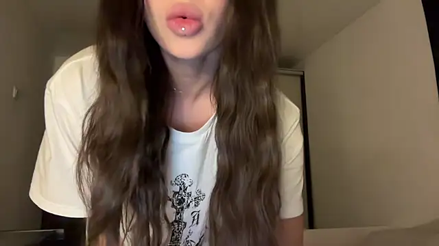 ur molly online show from September 28, 2025, 12:56 pm