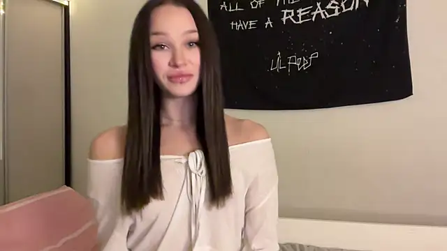 ur molly online show from November 13, 2025, 4:44 pm