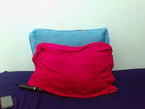 Snapshot of SweetPetiteMiaXX chatting on March 14, 2025, 3:48 am SweetPetiteMiaXX online show from March 14, 2025, 3:48 am