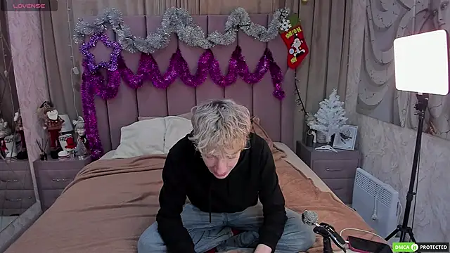 TrevorBenson online show from December 15, 2025, 3:23 am