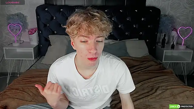 Snapshot of TrevorBenson chatting on October 6, 2025, 3:19 am TrevorBenson online show from October 6, 2025, 3:19 am