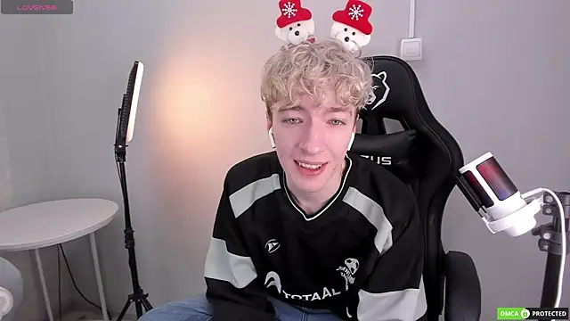 TrevorBenson online show from December 19, 2025, 2:59 am