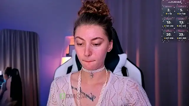 lady curls online show from September 19, 2025, 7:07 pm