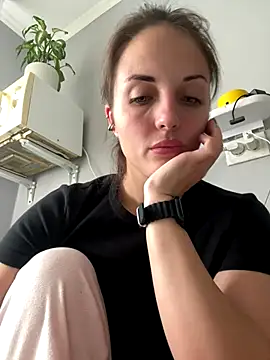 AmiLavs online show from October 18, 2025, 11:56 am